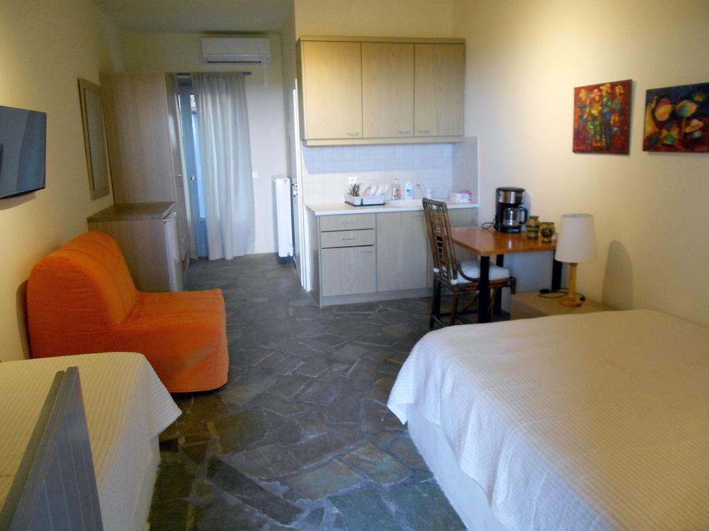 Aigaion House Hotell Otziás Eksteriør bilde