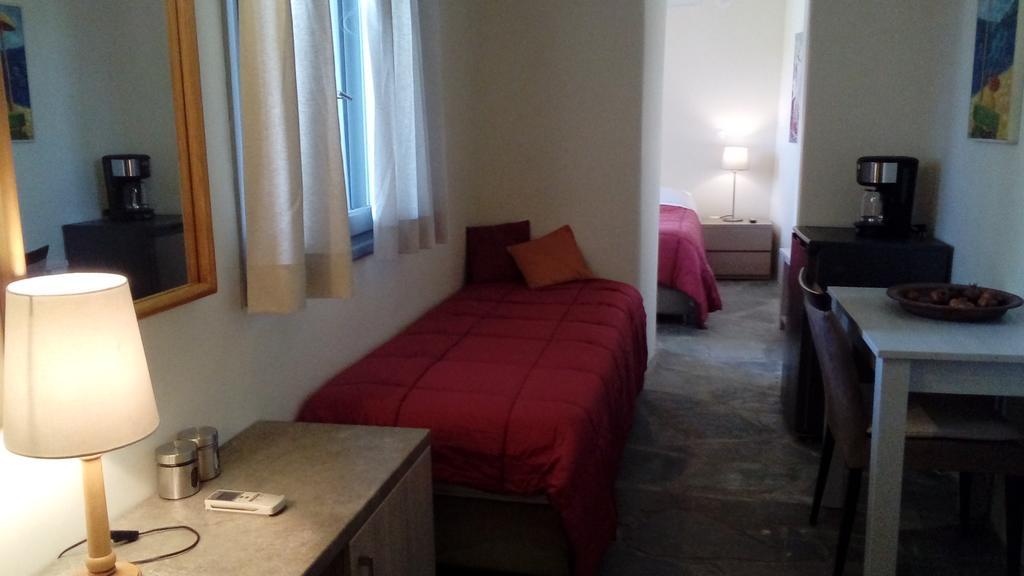 Aigaion House Hotell Otziás Eksteriør bilde